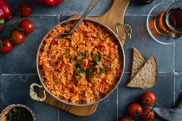 Menemen – tradycyjna turecka jajecznica z pomidorami i papryką