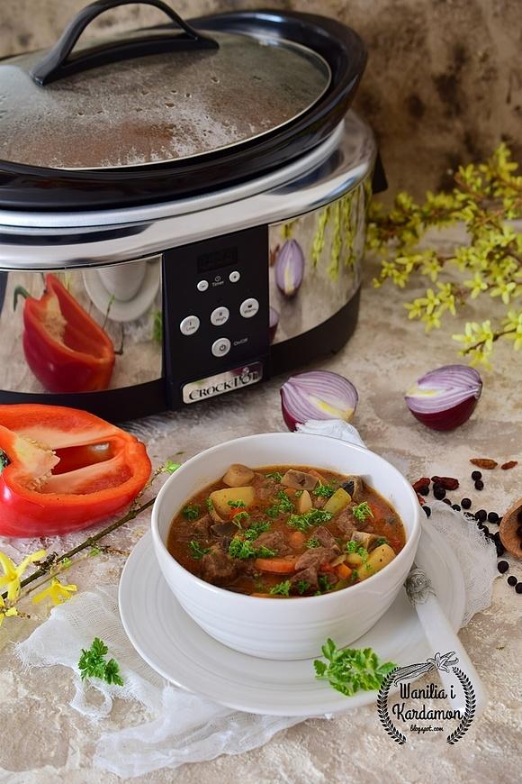 Gulaszowa z wołowiny i warzyw z wolnowaru crockpot