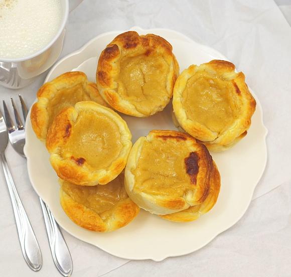 Pastéis de nata - portugalskie ciastka z budyniem i cynamonem