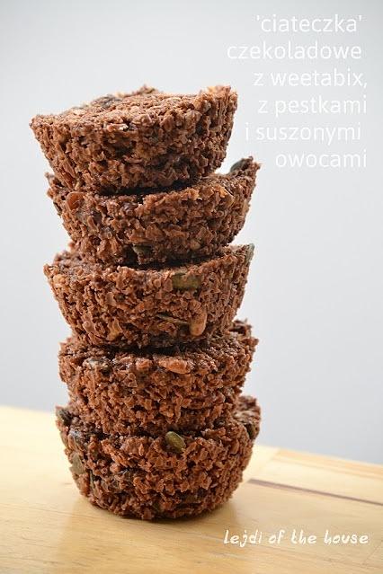 Czekoladowe ciasteczka z herbatnikami śniadaniowymi
