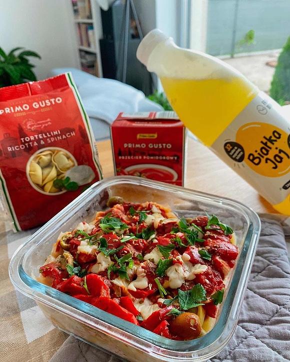 Zapiekanka tortellini z sosem pomidorowym