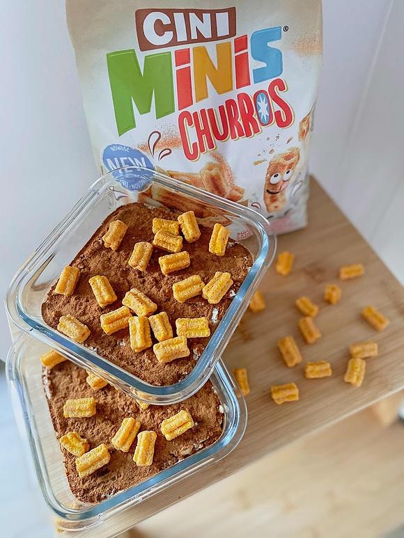 Nocna owsianka cini minis churros