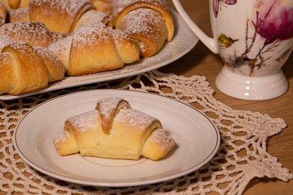 Proste rogaliki krucho drożdżowe z marmoladą