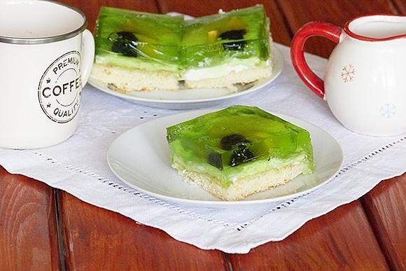 Ciasto biszkoptowe z galaretką