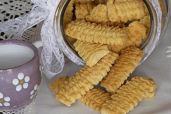 Ciasteczka maślane kręcone przez maszynkę