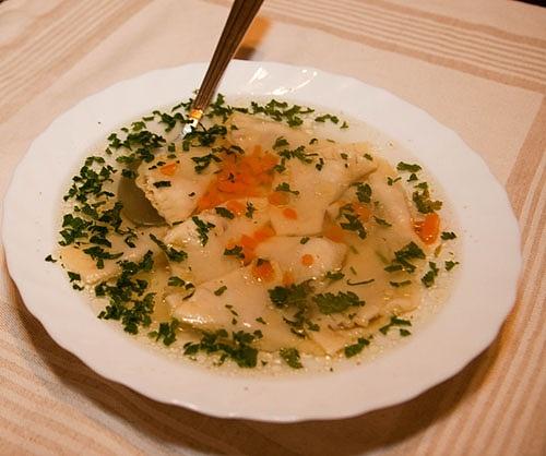 Izraelskie pierogi w zupie