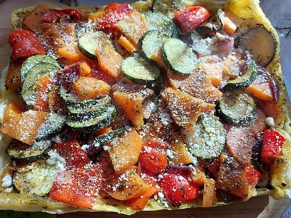 Pizza wegetariańska na francuskim cieście