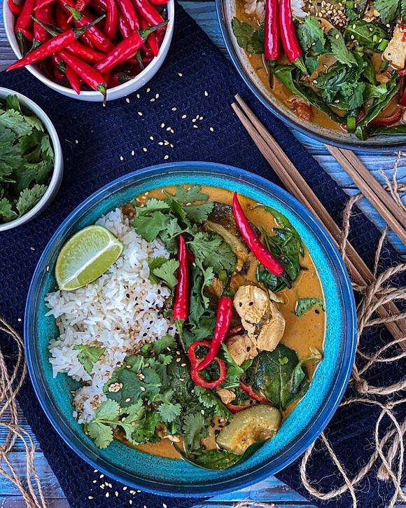 Aromatyczne curry z kurczakiem i warzywami w mleczku kokosowym