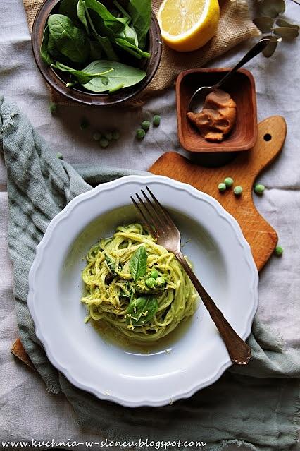 Prosty makaron z pesto z zielonego groszku