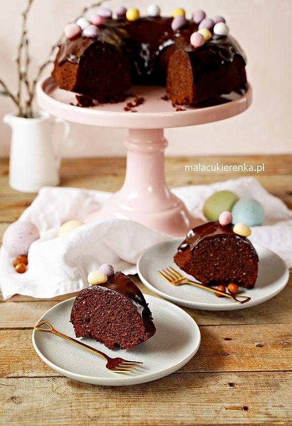 Babka czekoladowa z orzechami