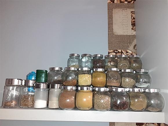 Przechowywanie przypraw i ziół sposób na zachowanie aromatu