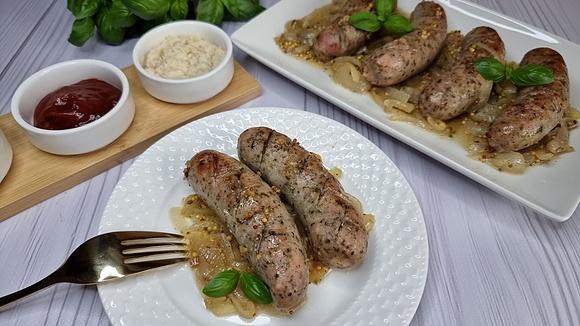 Biała kiełbasa zapiekana w piwie