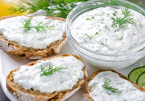 Sos tzatziki - szybki i łatwy przepis na grecki dip