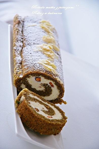 Rolada matcha z pistacjami