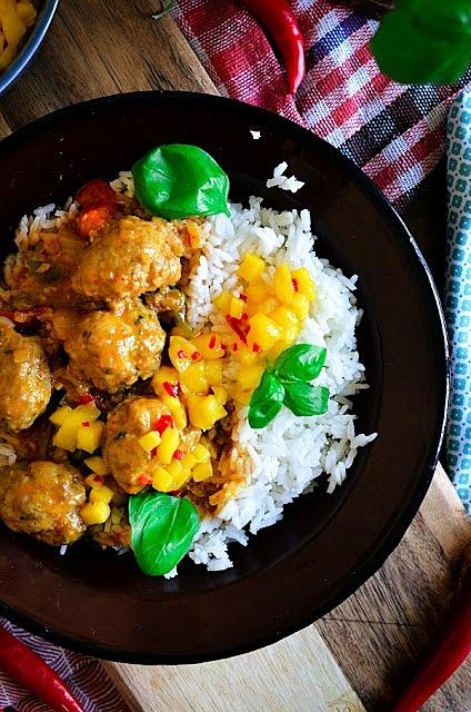 Pulpeciki w sosie curry z salsą mango