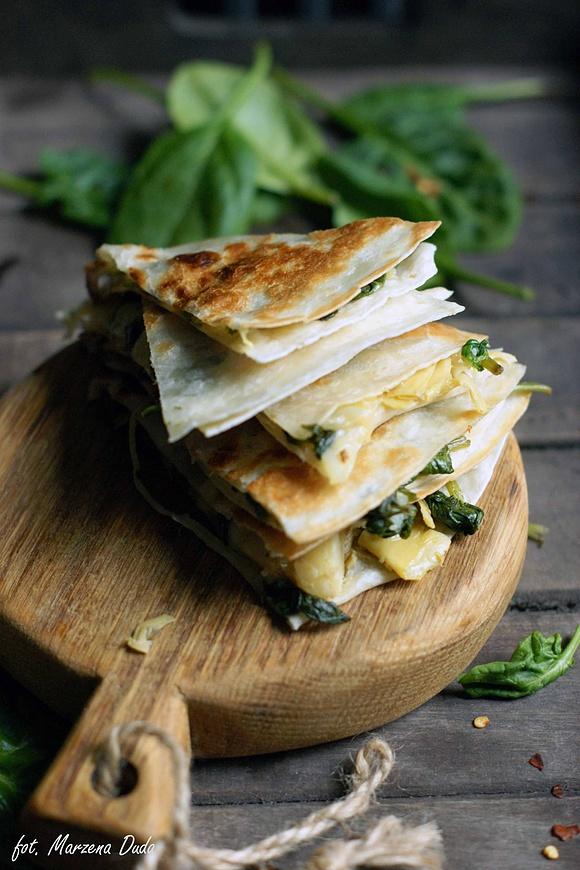 Quesadilla ze szpinakiem i karczochami