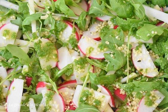 Sałatka z pesto z liści rzodkiewki