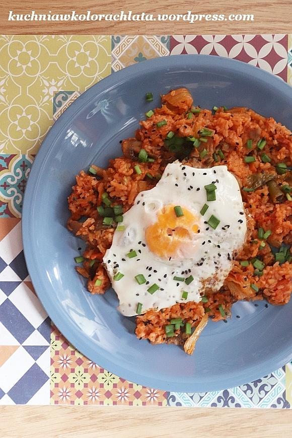 Ryż basmati z kimchi i jajkiem sadzonym