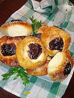Bułki drożdżowe z powidłami