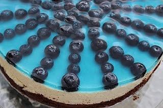 Tort czekoladowo-mascarpone z borówkami bez pieczenia