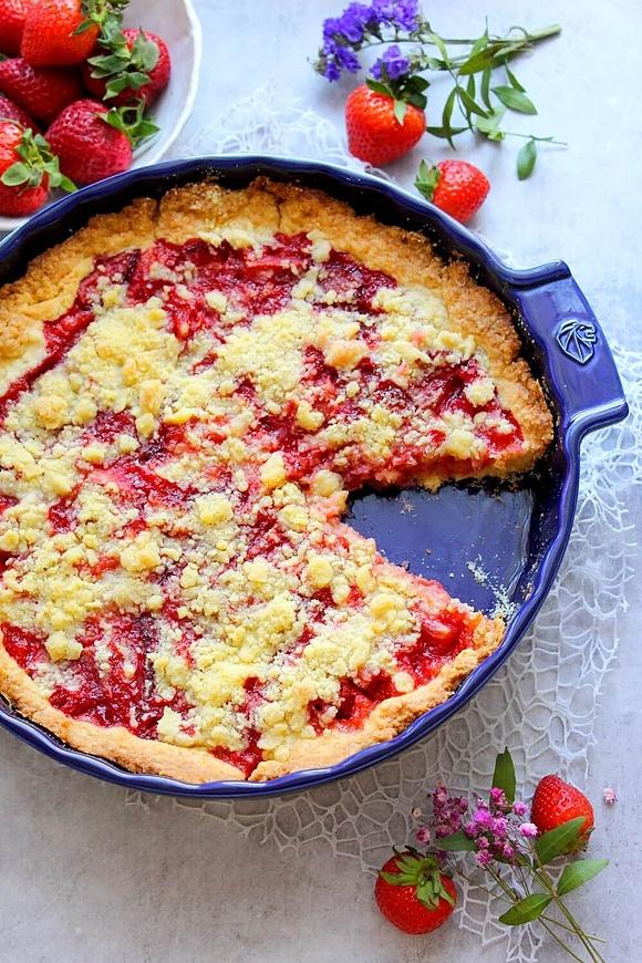 Tarta z truskawkami i kruszonką