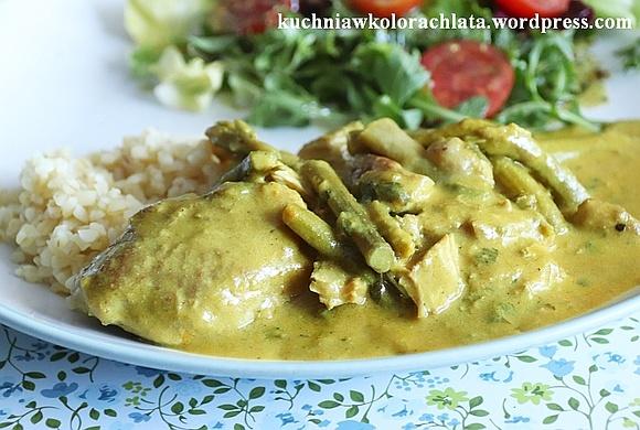 Polędwiczki wieprzowe w sosie musztardowym z curry i szparagami