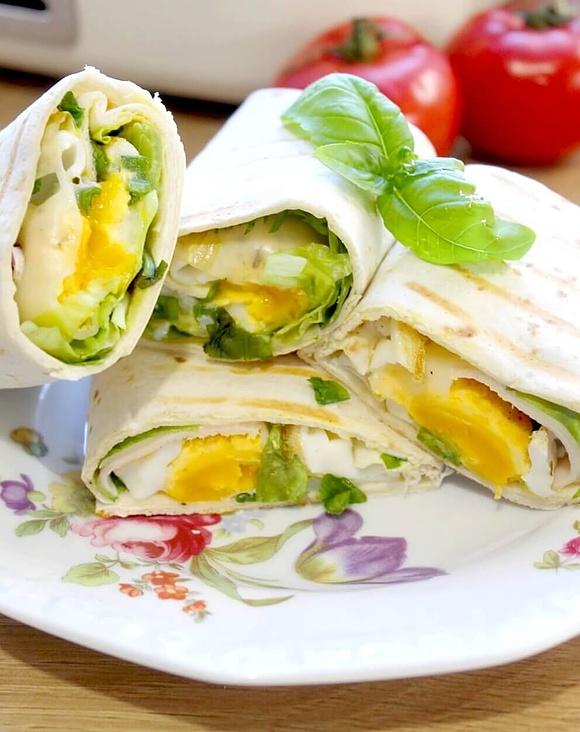 Tortilla z jajkiem szybki przepis na śniadanie
