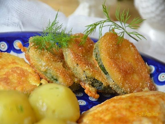 Krążki cukinii w serowej panierce