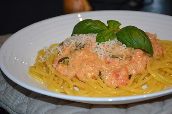 Sos do spaghetti ze świeżych pomidorów i fety