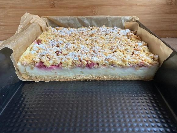 Ciasto rabarbarowiec z kruchym spodem i masą budyniową
