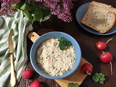 Pasta jajeczna z rzodkiewką