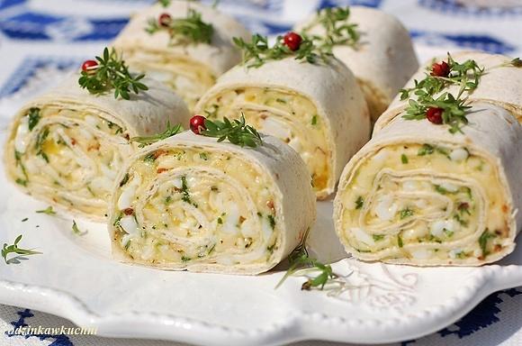Roladki z pastą jajeczną - szybka przekąska na imprezę