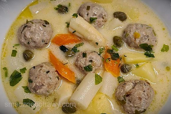 Zupa szparagowa z klopsikami