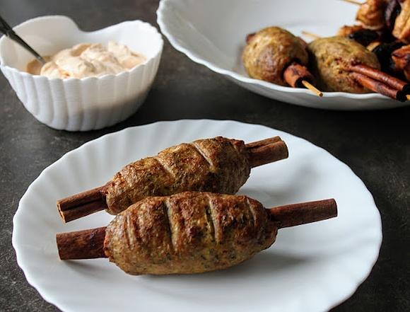 Kebab na laskach cynamonu