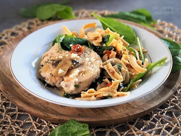 Keto kurczak w kremowym sosie z parmezanem