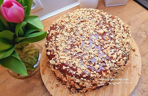 Tort Snickers z orzeszkami i kajmakiem