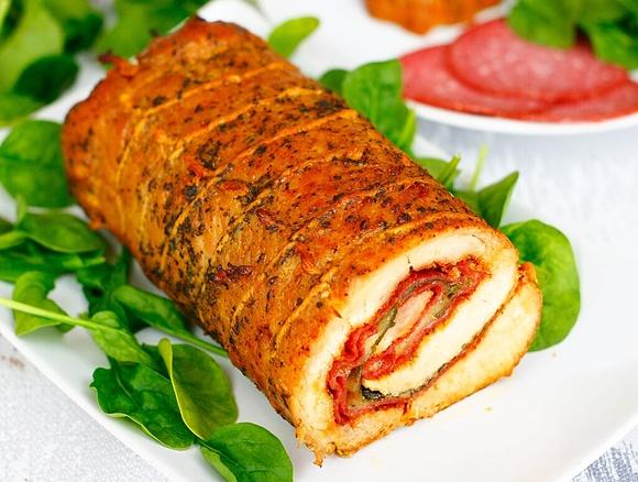 Rolada ze schabu z salami, szpinakiem i serem