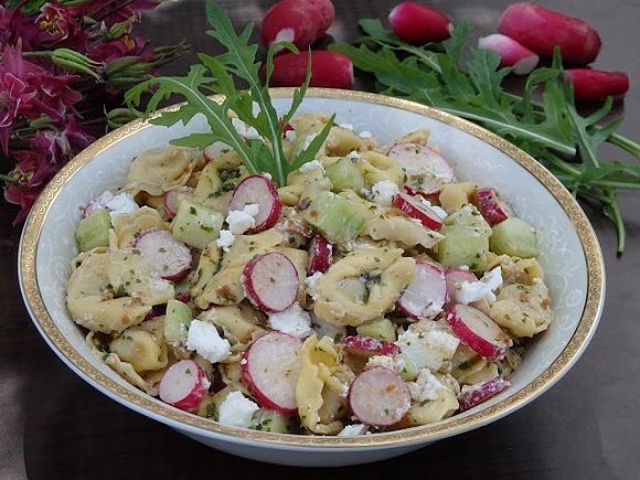 Wiosenna sałatka z tortellini