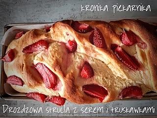 Drożdżowa strucla z serem i truskawkami