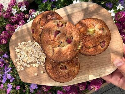 Śniadaniowe muffiny z rabarbarem