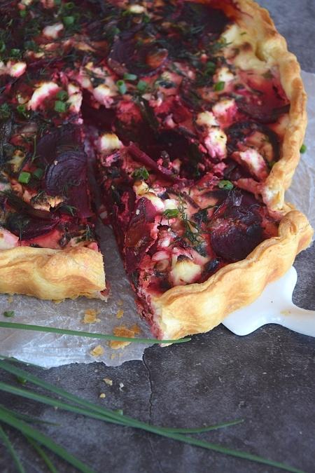 Tarta z botwiną i kozim serem