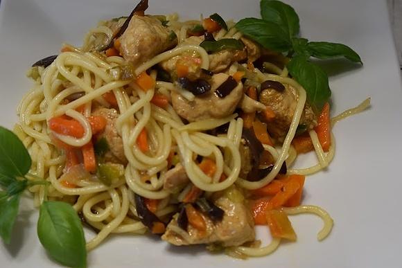 Spaghetti z warzywami chińskimi