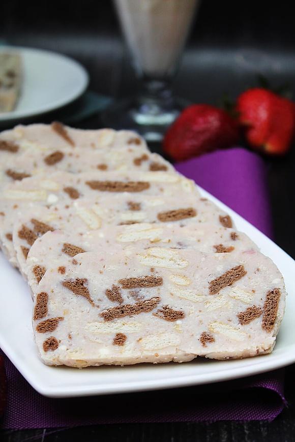 Ciasto z mlekiem w proszku i truskawkami - blok truskawkowy