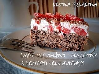 Ciasto czekoladowo-orzechowe z kremem truskawkowym
