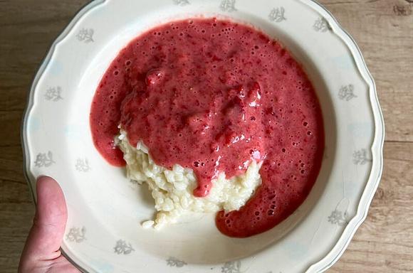 Waniliowy ryż na mleku z truskawkami
