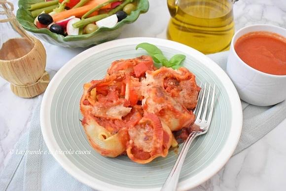 Muszle makaronowe z warzywnym ratatouille