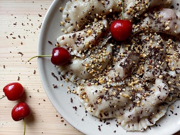 Pierogi z czereśniami wegańskie