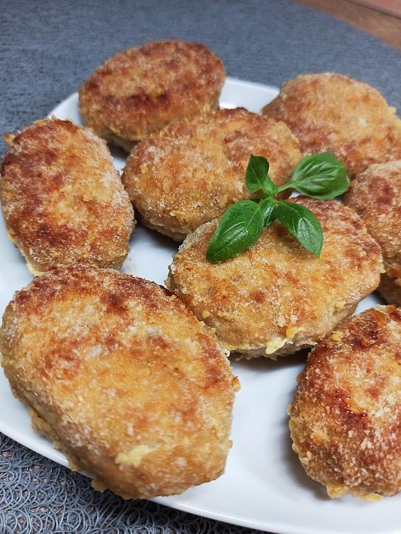 Kotlety mielone z chrzanem, musztardą i majonezem