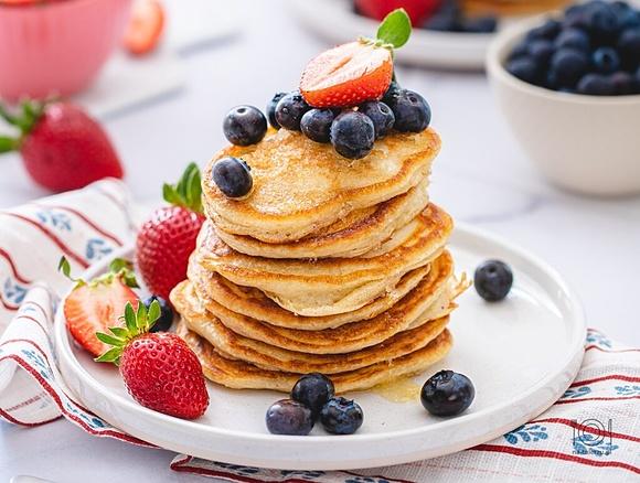 Pancakes na maślance - puszyste amerykańskie placuszki do śniadania