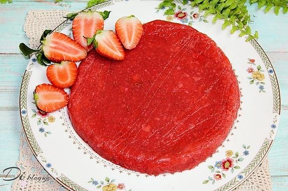 Żelka truskawkowa do tortu